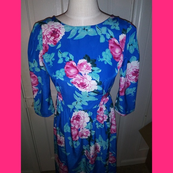 🔴🔴SOLD🔴🔴Floral dress - Picture 2 of 3